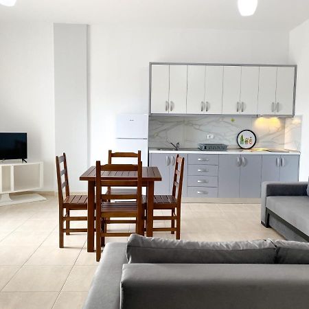 Family Apartments Himara Kültér fotó