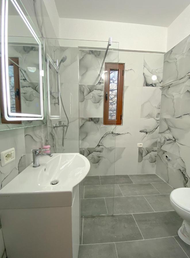 Family Apartments Himara Kültér fotó
